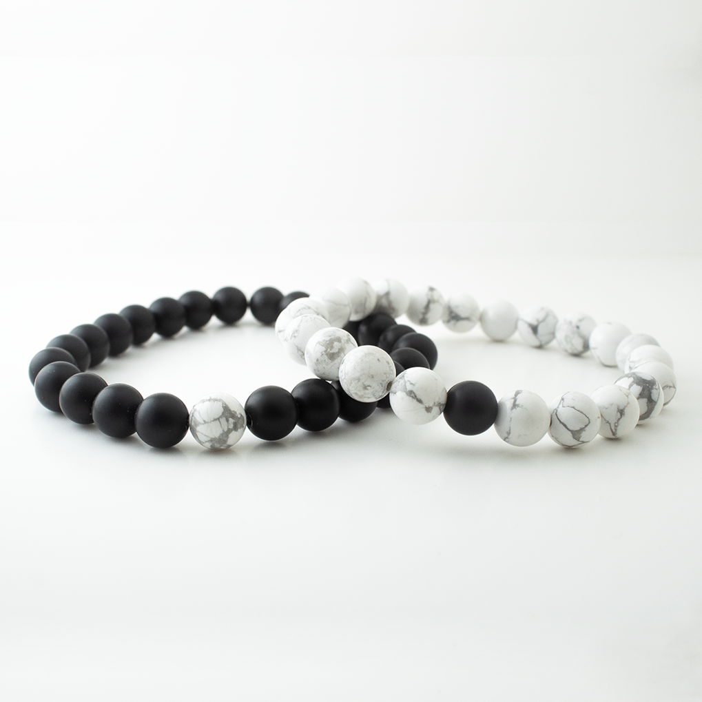 WHITE HOWLITE x MATT BLACK STONE BRACELET