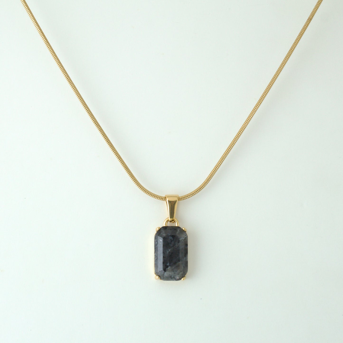 LARVAKITE PENDANT (GOLD)