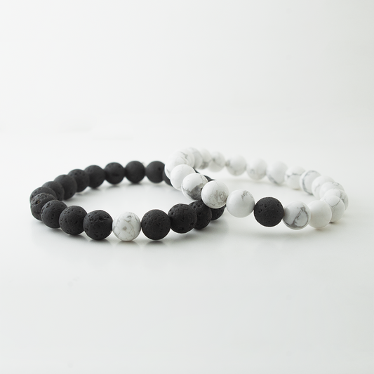 WHITE HOWLITE x BLACK LAVA STONE BRACELET