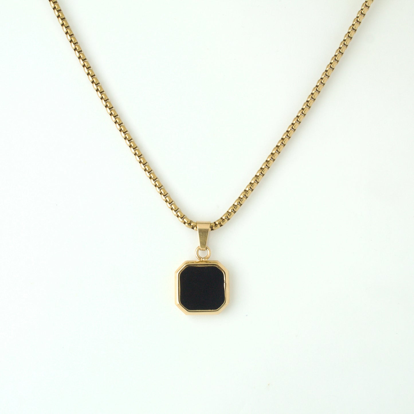 DELTA PENDANT (GOLD)